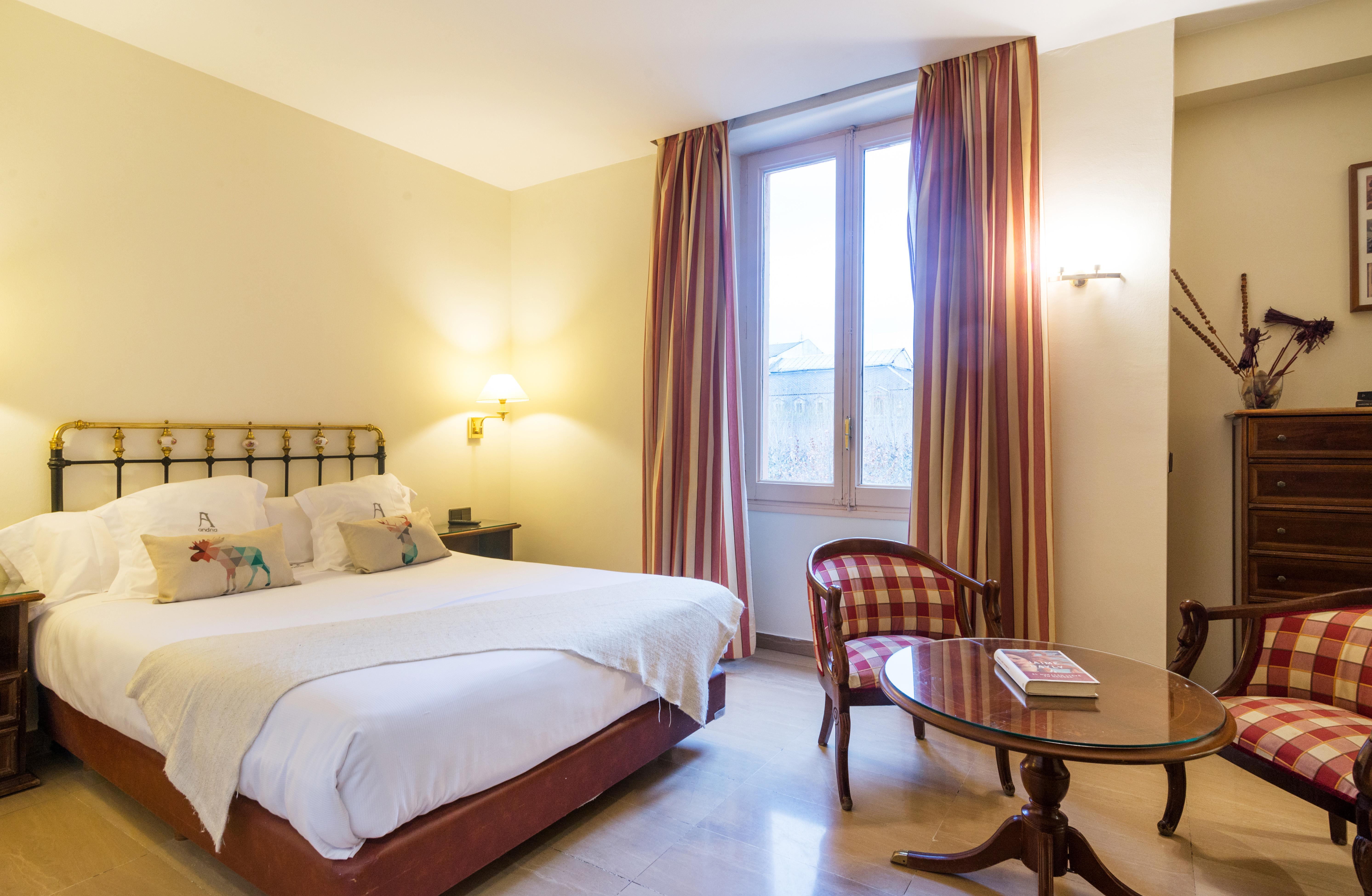 Hotel Andria Ла-Сеу-д'Уржель Екстер'єр фото