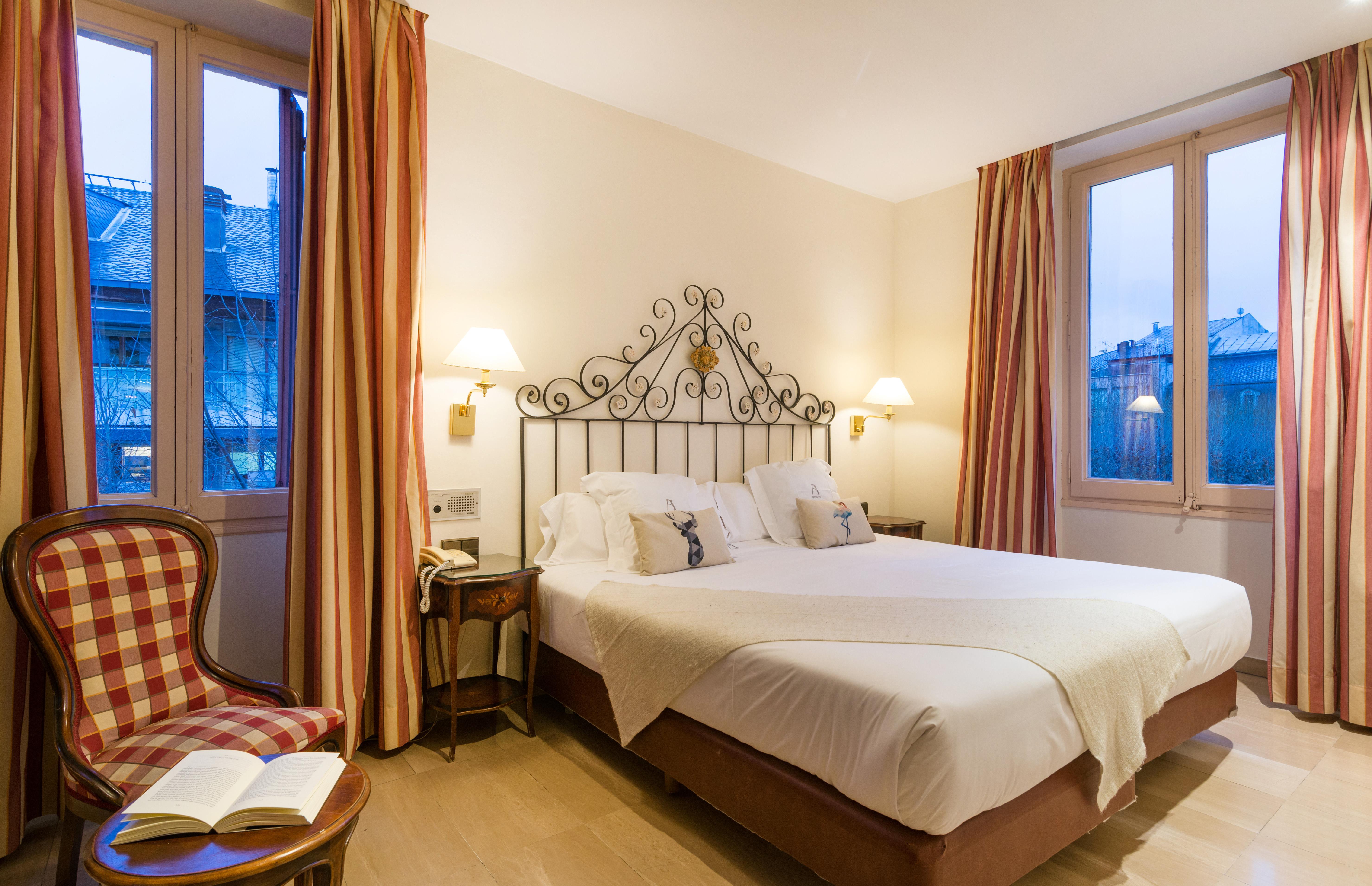 Hotel Andria Ла-Сеу-д'Уржель Екстер'єр фото