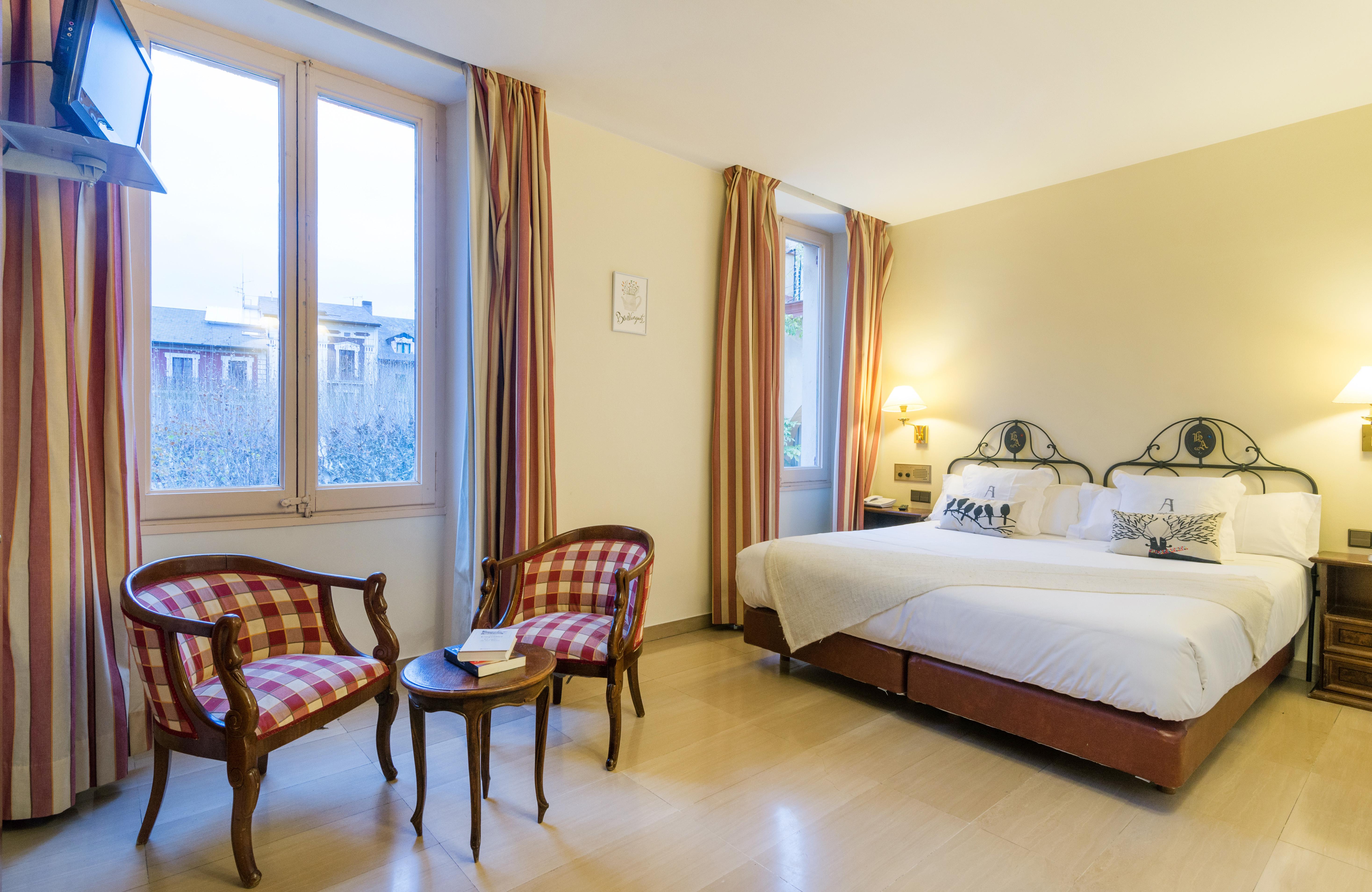 Hotel Andria Ла-Сеу-д'Уржель Екстер'єр фото