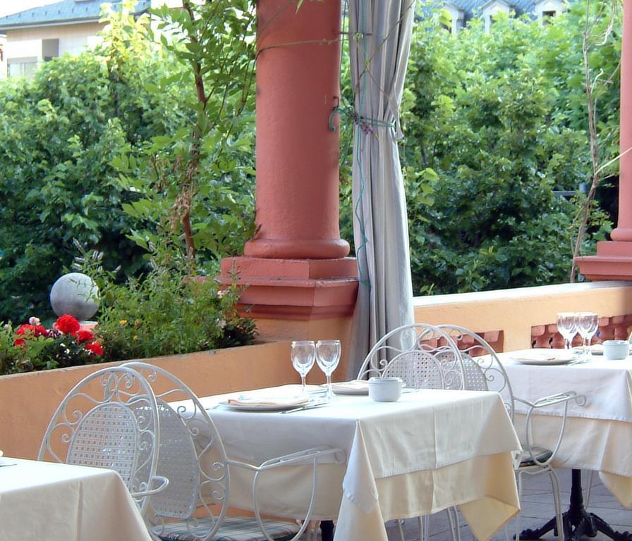 Hotel Andria Ла-Сеу-д'Уржель Екстер'єр фото